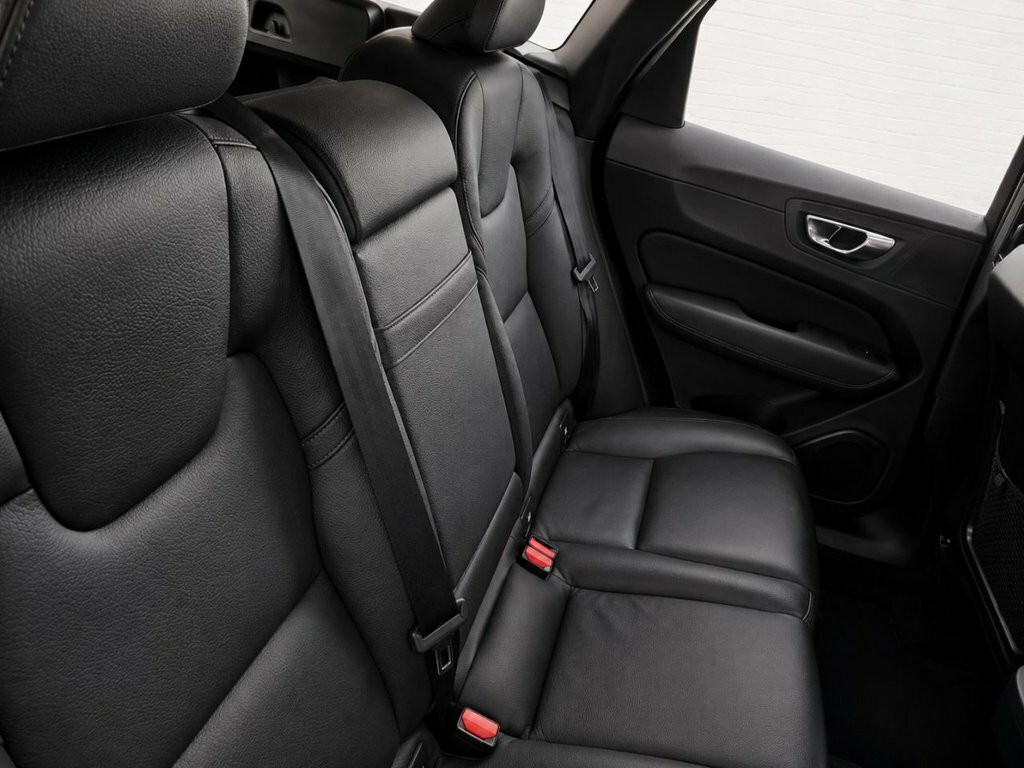 Volvo XC60 2L Momentum SP70LBG Grey #6