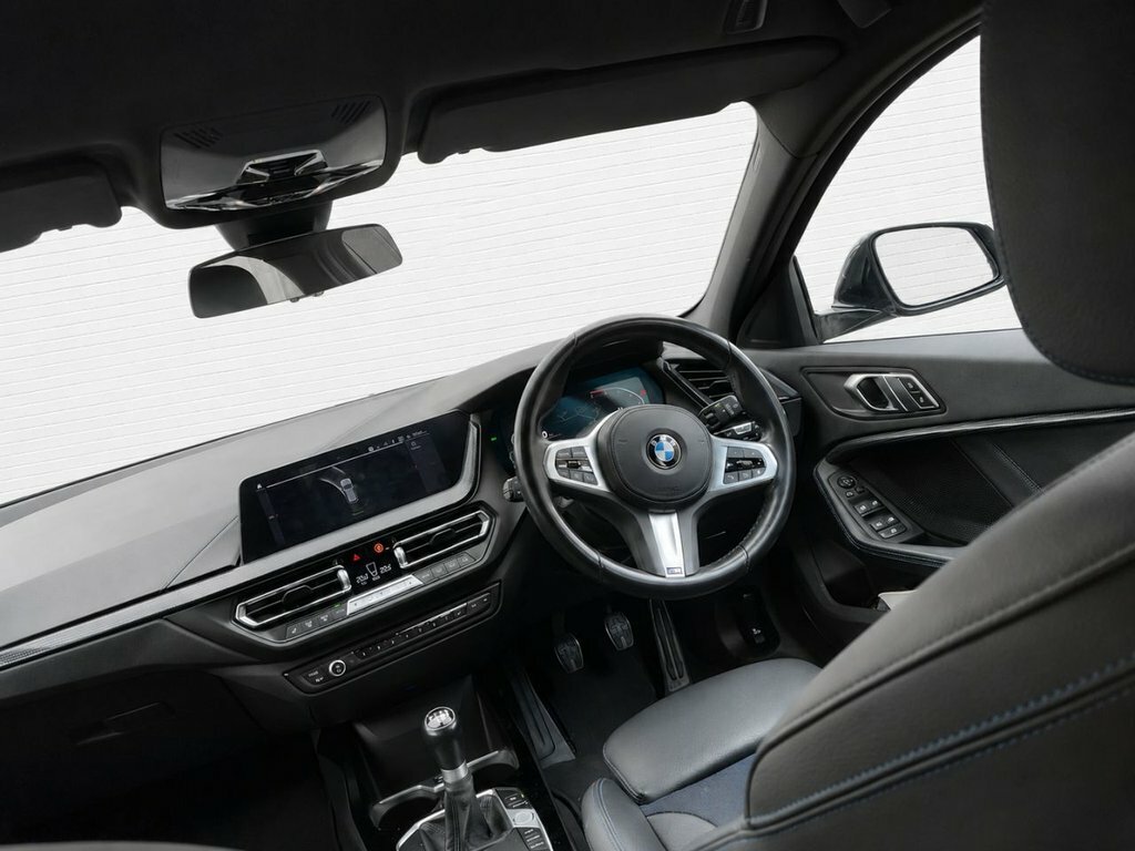 BMW 1 Series 1.5L M Sport YJ71RJO Grey #4