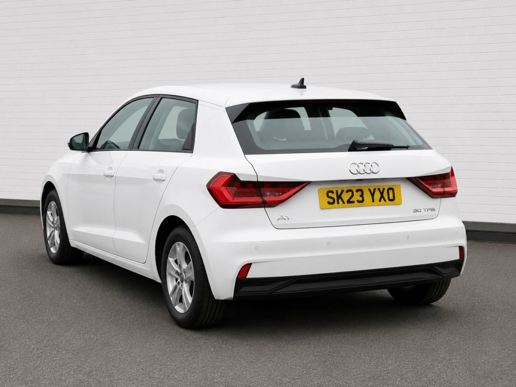 Audi A1 1L Technik SK23YXO White #3