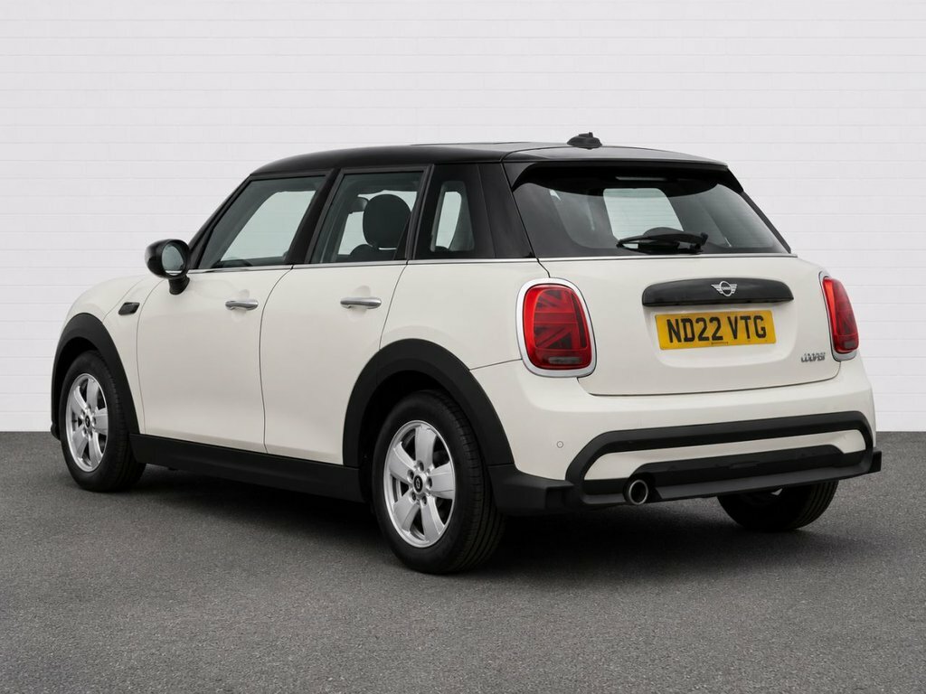 Mini Hatch 1.5L Cooper Classic ND22VTG White #2