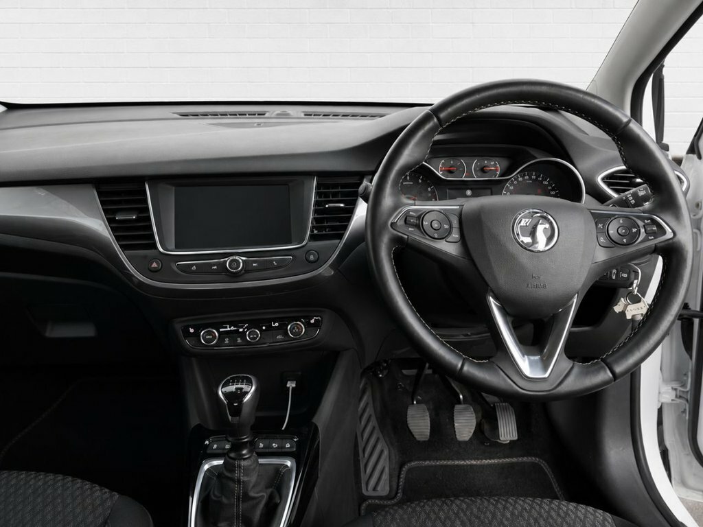 Vauxhall Crossland X 1.2L Elite PE69YHY White #4