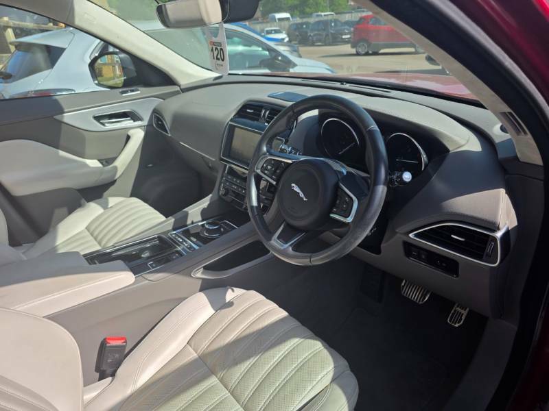 Jaguar F-Pace 2.0D Portfolio Awd - 2018 68 Red #4