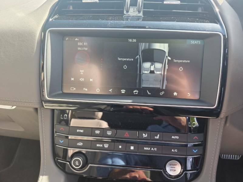 Jaguar F-Pace 2.0D Portfolio Awd - 2018 68 Red #3