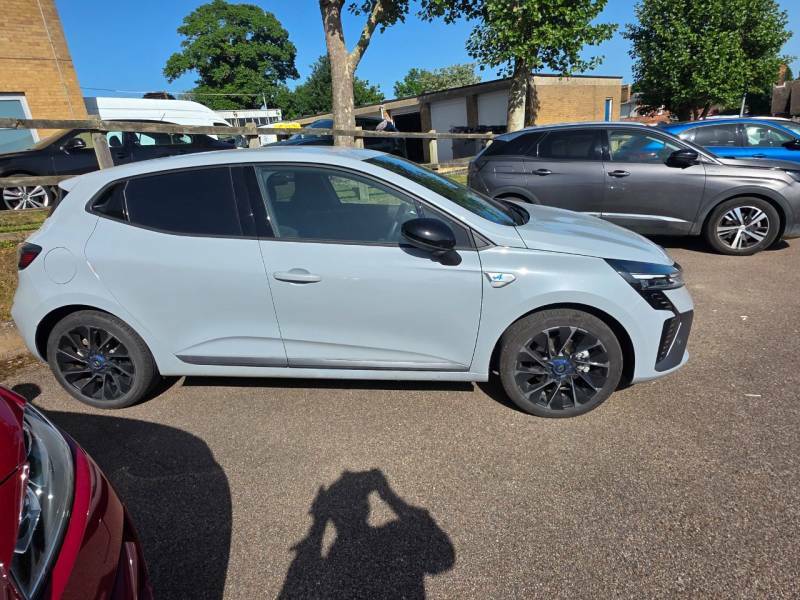Renault Clio 1.6 E-tech Full Hybrid 145 Esprit Alpine Grey