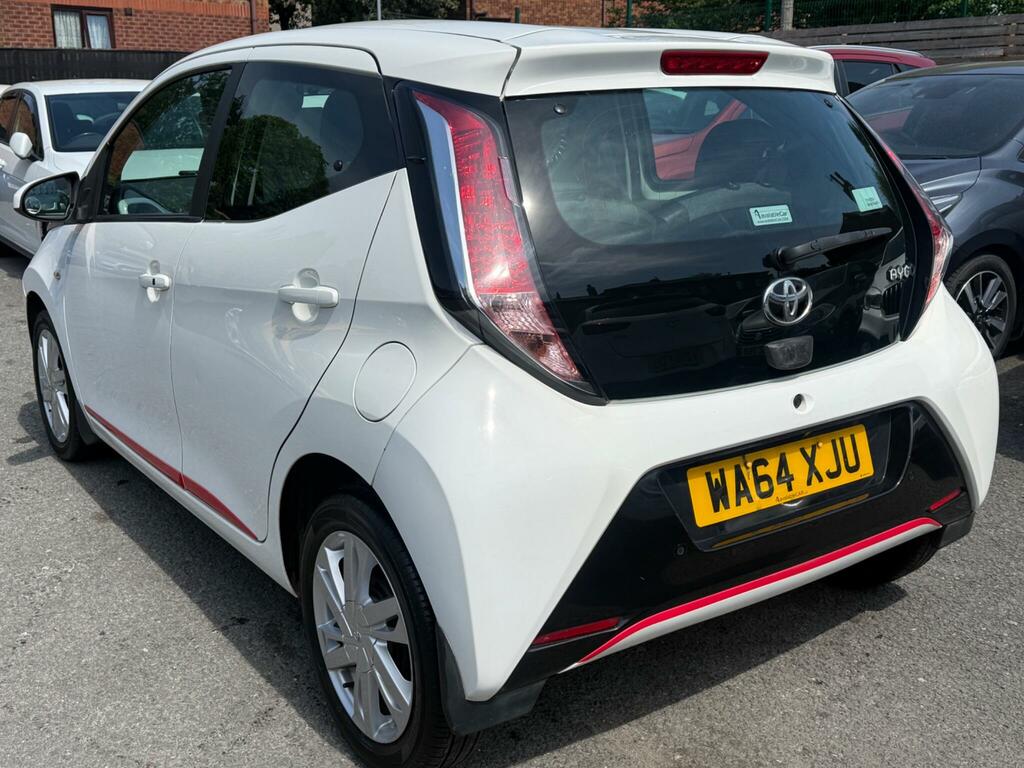 Toyota Aygo 1.0 Vvt-i X-pression X-shift Euro 5 Euro 5 WA64XJU White #4