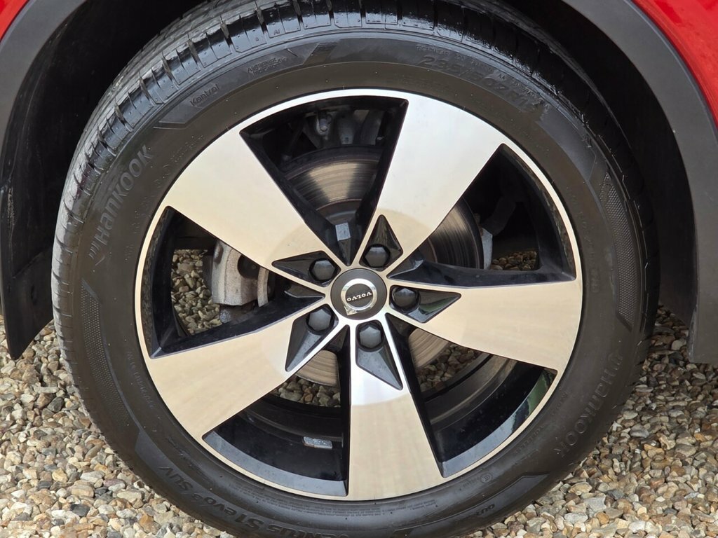 Volvo XC40 1.5L Momentum Red #4