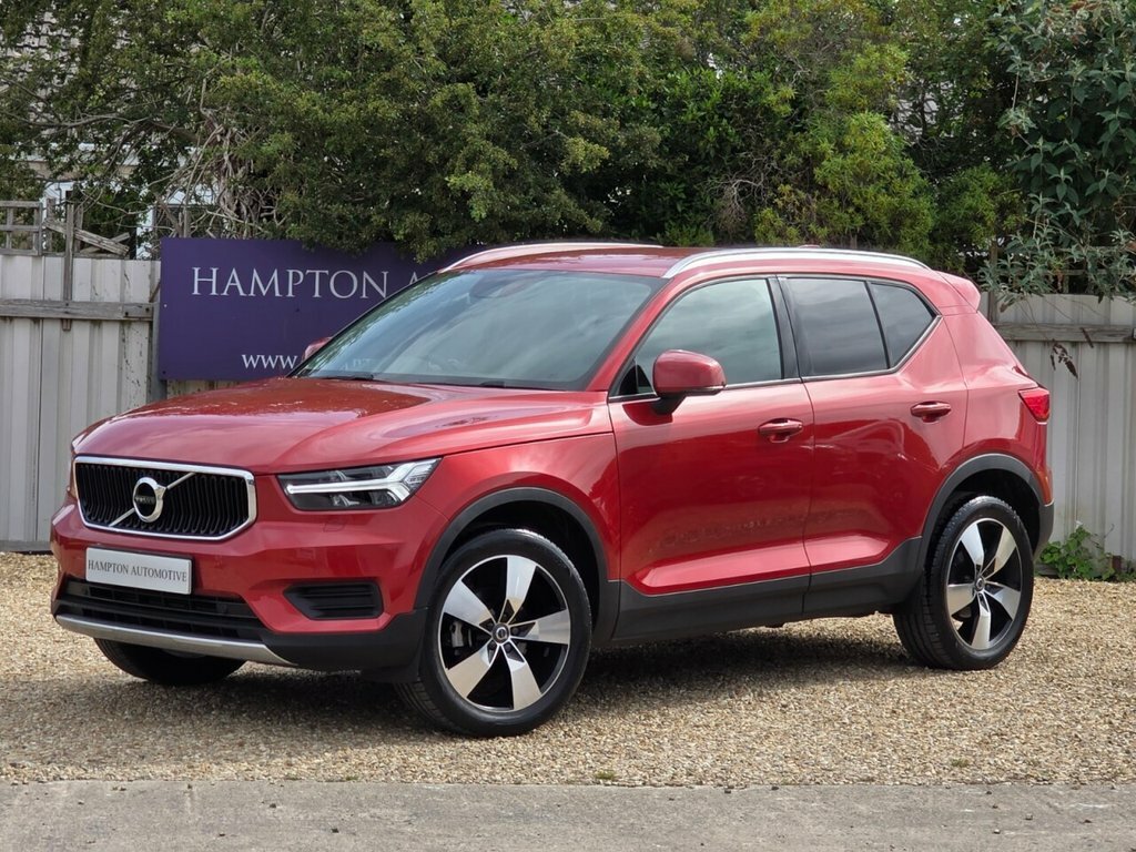 Volvo XC40 1.5L Momentum Red