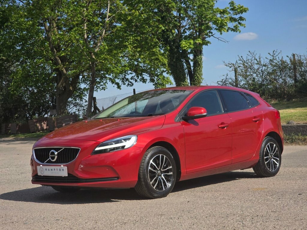 Volvo V40 Hatchback KV69PTU Red #5