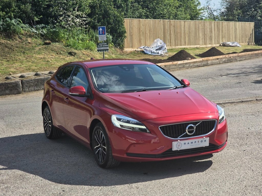 Volvo V40 Hatchback KV69PTU Red #2
