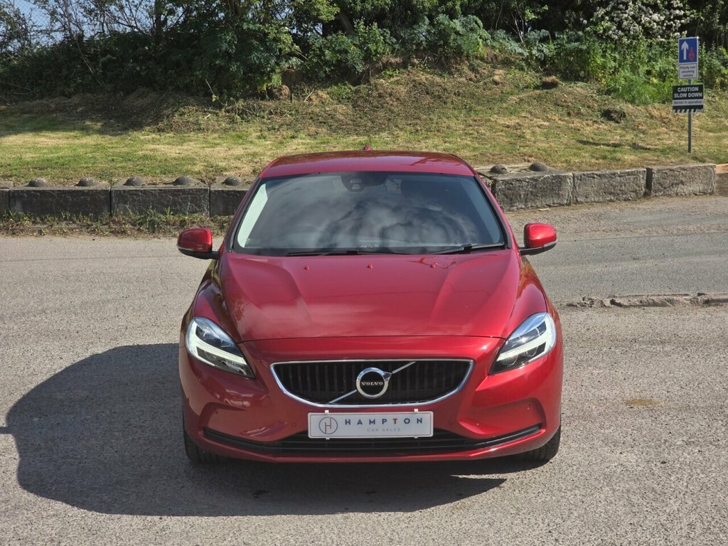Volvo V40 Hatchback KV69PTU Red #4