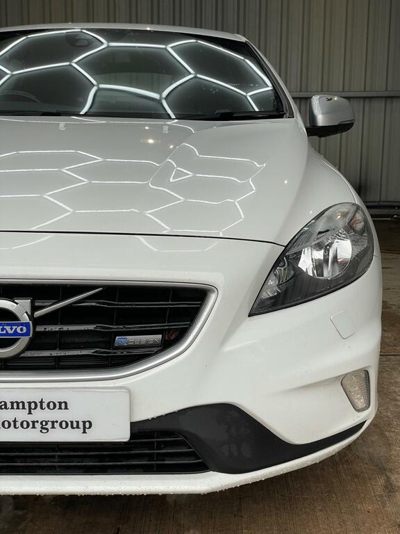Volvo V40 1.6 D2 R-design Euro 5 Ss YT15AJV White #6