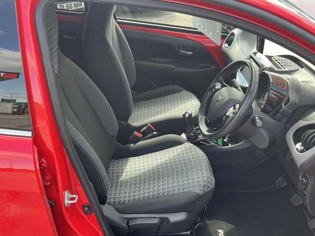 Peugeot 108 1.0 Allure MT71HLW Red #4