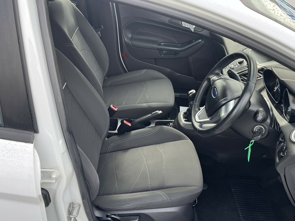 Ford Fiesta Hatchback FE14OYF White #4