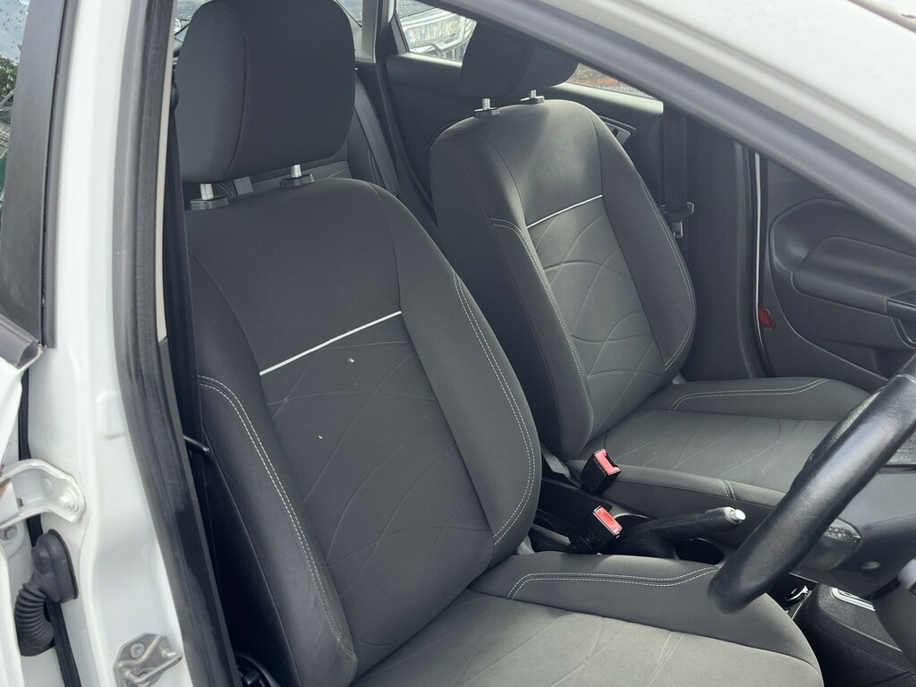 Ford Fiesta Hatchback FE14OYF White #5