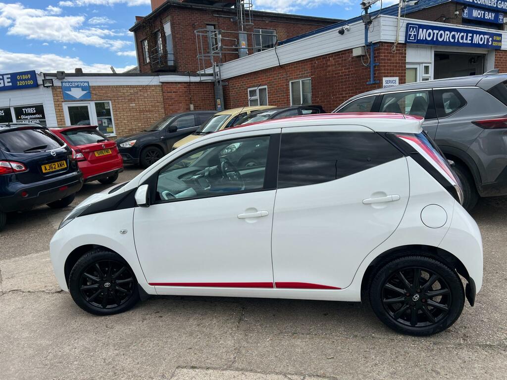 Toyota Aygo X -Press Vvt-i White #4