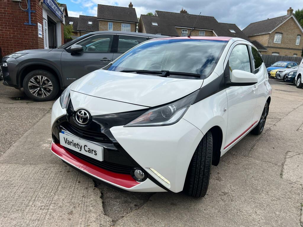 Toyota Aygo X -Press Vvt-i White #3