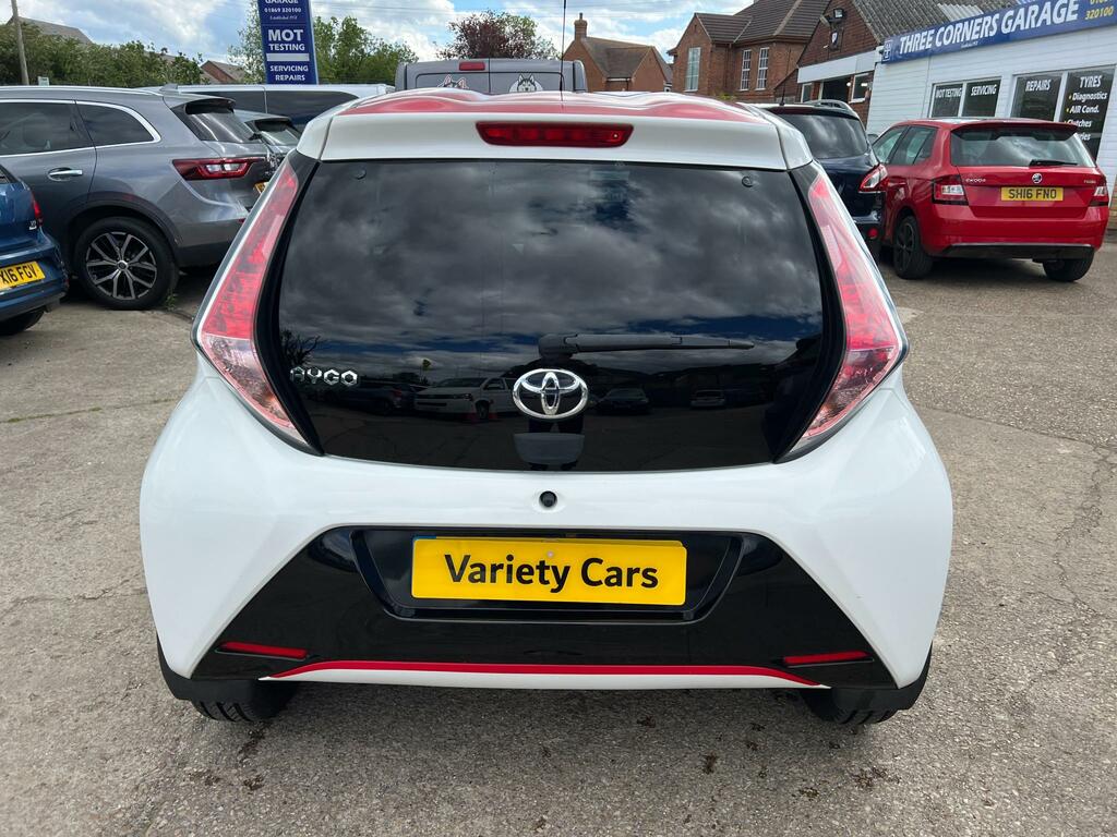 Toyota Aygo X -Press Vvt-i White #6