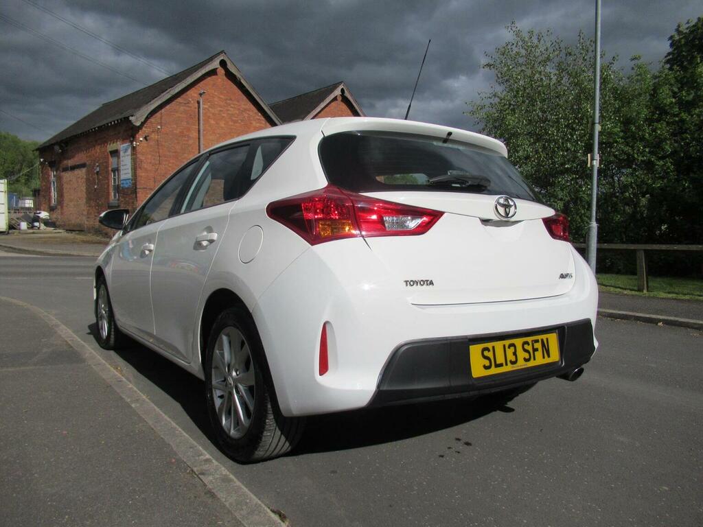 Toyota Auris Hatchback 1.6 V-matic Icon Euro 5 201313 PH13ACH White #5