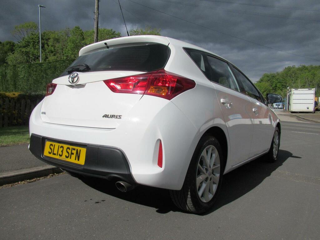 Toyota Auris Hatchback 1.6 V-matic Icon Euro 5 201313 PH13ACH White #3