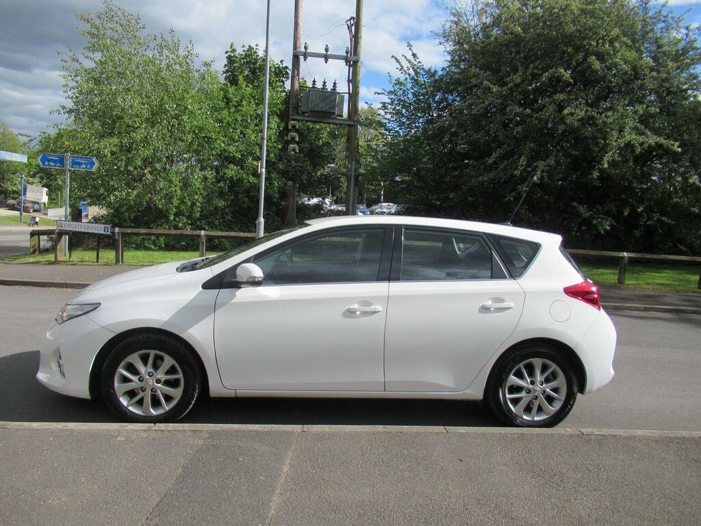 Toyota Auris Hatchback 1.6 V-matic Icon Euro 5 201313 PH13ACH White #6