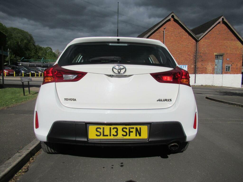 Toyota Auris Hatchback 1.6 V-matic Icon Euro 5 201313 PH13ACH White #4