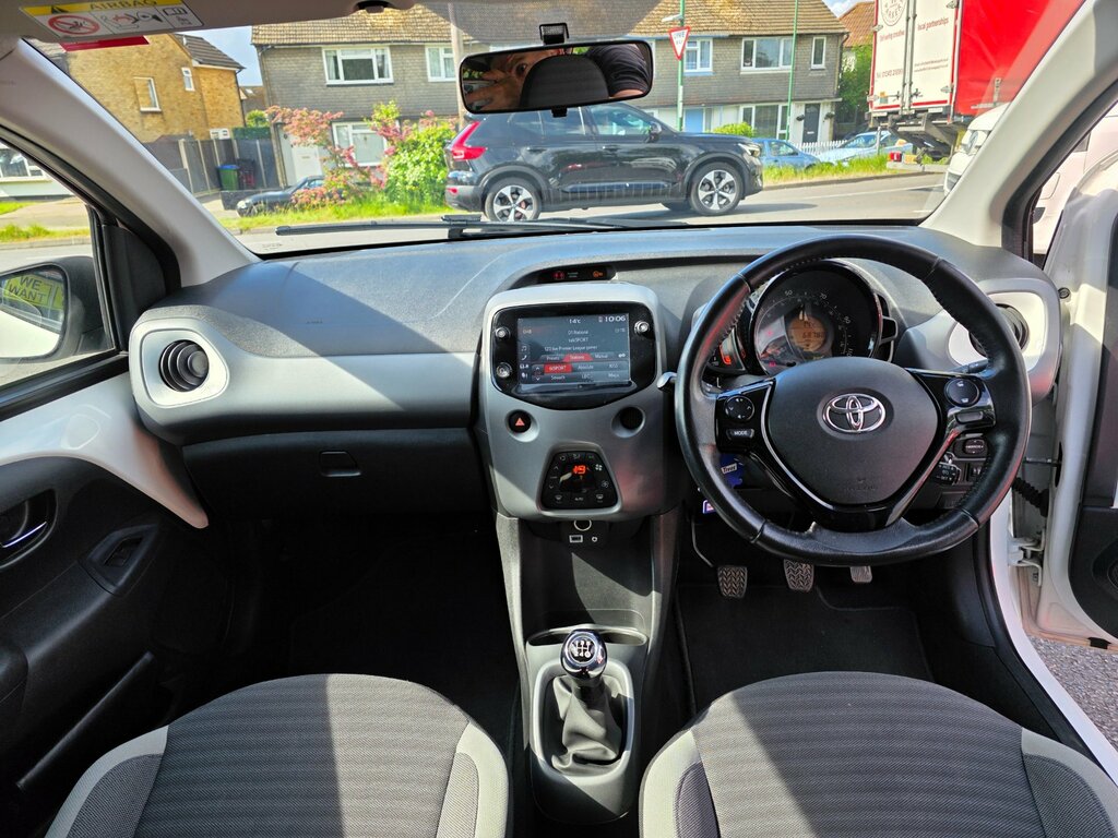 Toyota Aygo 1.0 Vvt-i X-trend Hatchback Euro OW19HVX White #3