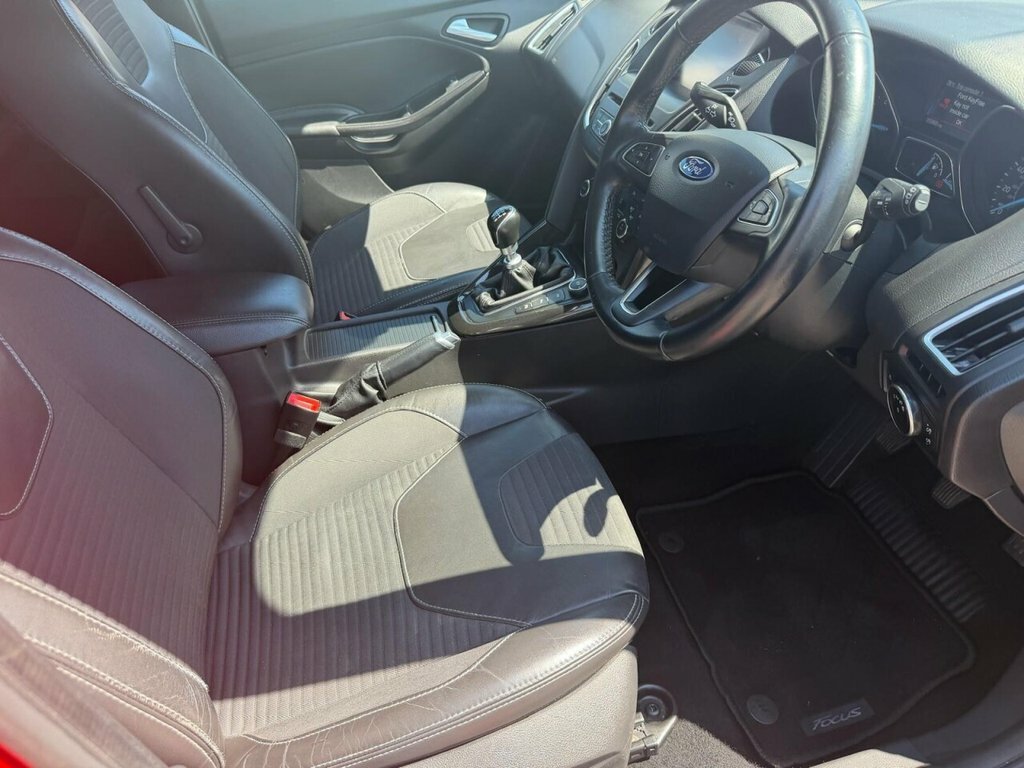 Ford Focus 1.5L Titanium X RX15EYW Red #4