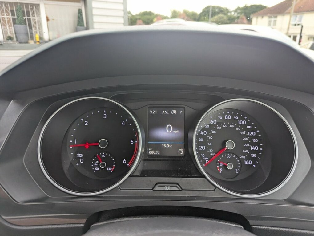Volkswagen Tiguan 2L Se Navigation LD66YLM Black #4