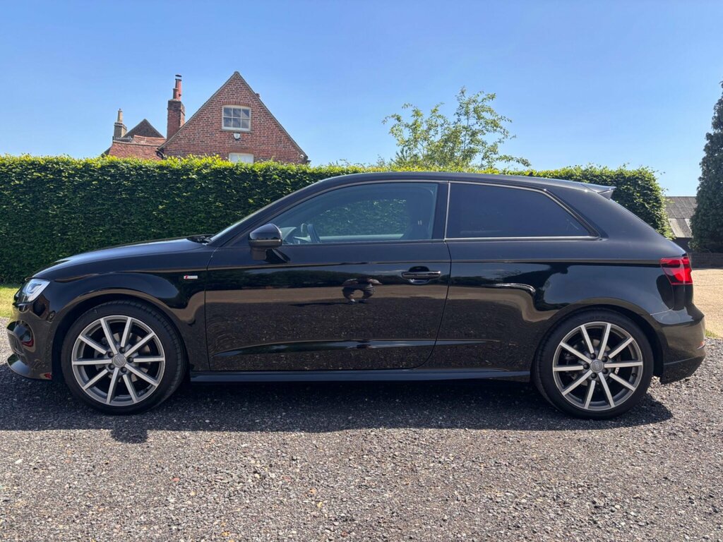 Audi A3 1.5 Tfsi Cod Black Edition Hatchback S Black #2