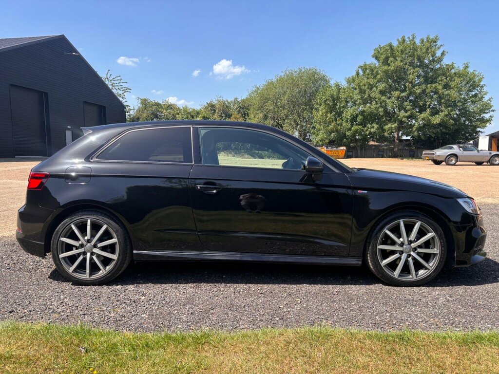 Audi A3 1.5 Tfsi Cod Black Edition Hatchback S Black #4