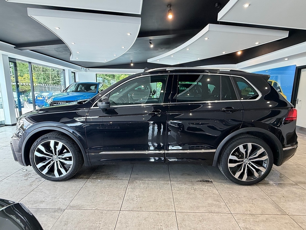 Volkswagen Tiguan 2.0 Tdi R-line Suv Dsg 4Motion Euro 6 YG68OMY Black #4