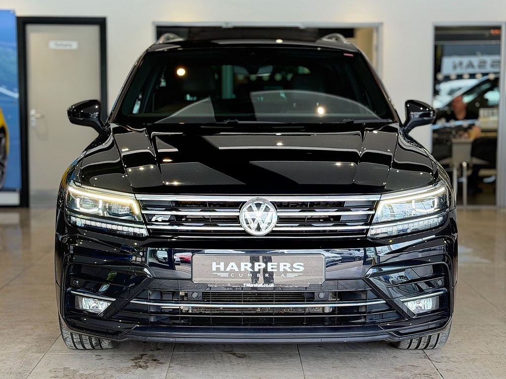 Volkswagen Tiguan 2.0 Tdi R-line Suv Dsg 4Motion Euro 6 YG68OMY Black #2