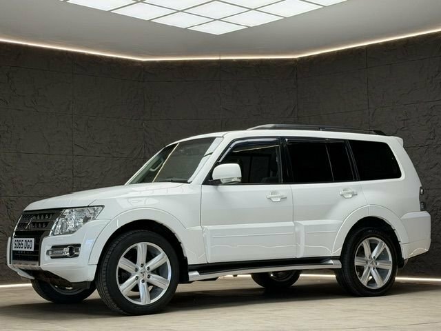 Mitsubishi Shogun Suv White