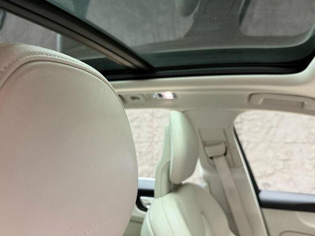 Volvo XC60 Suv YW18LRA Silver #3