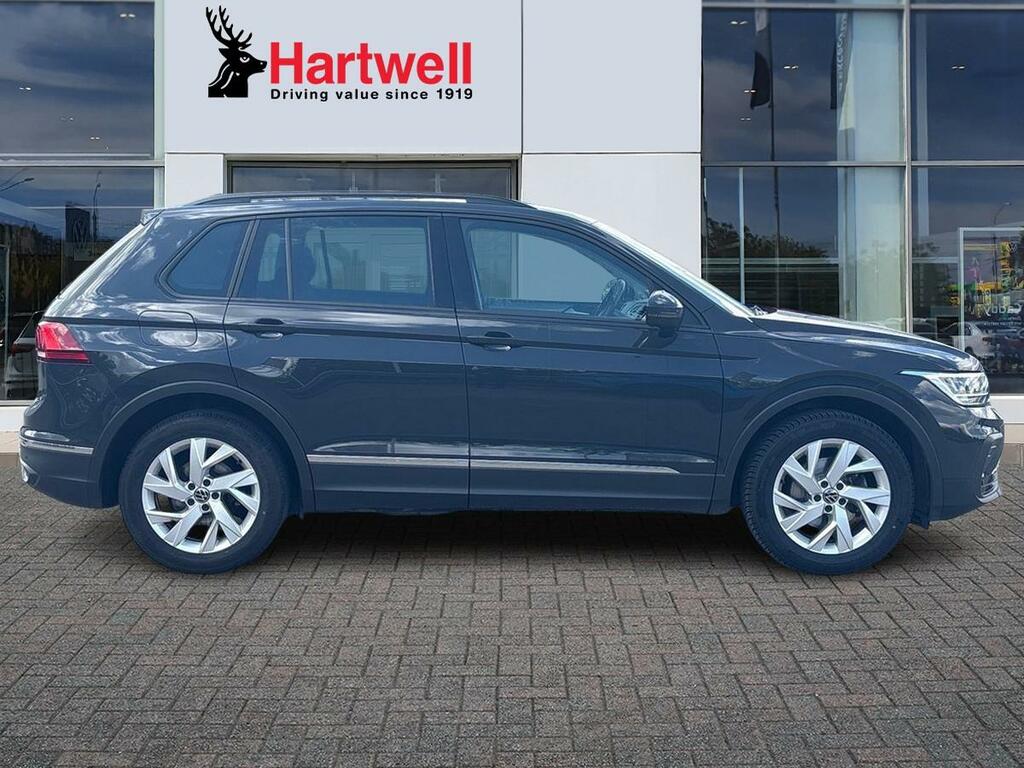 Volkswagen Tiguan 1.5 Tsi 150 Life V072UJM Grey #2