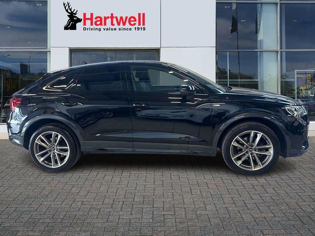 Audi Q3 1.5 Tfsi Cod 35 Black Edition Sportback KN23WHH Black #2