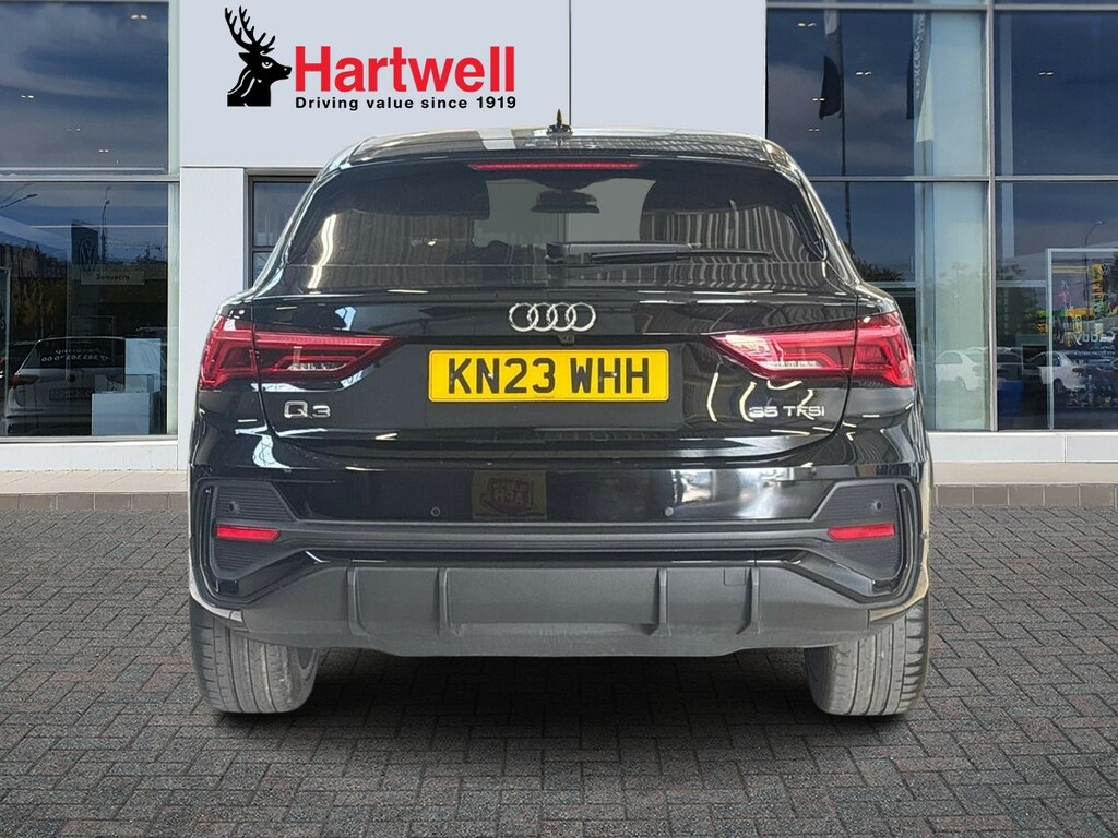 Audi Q3 1.5 Tfsi Cod 35 Black Edition Sportback KN23WHH Black #4