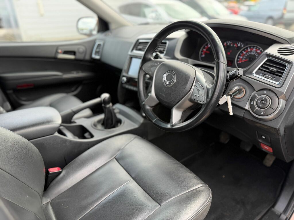 SsangYong Musso Black #12