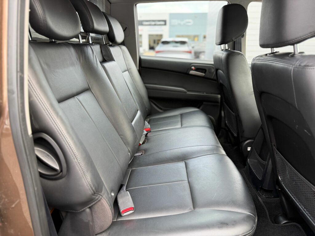 SsangYong Musso Black #11