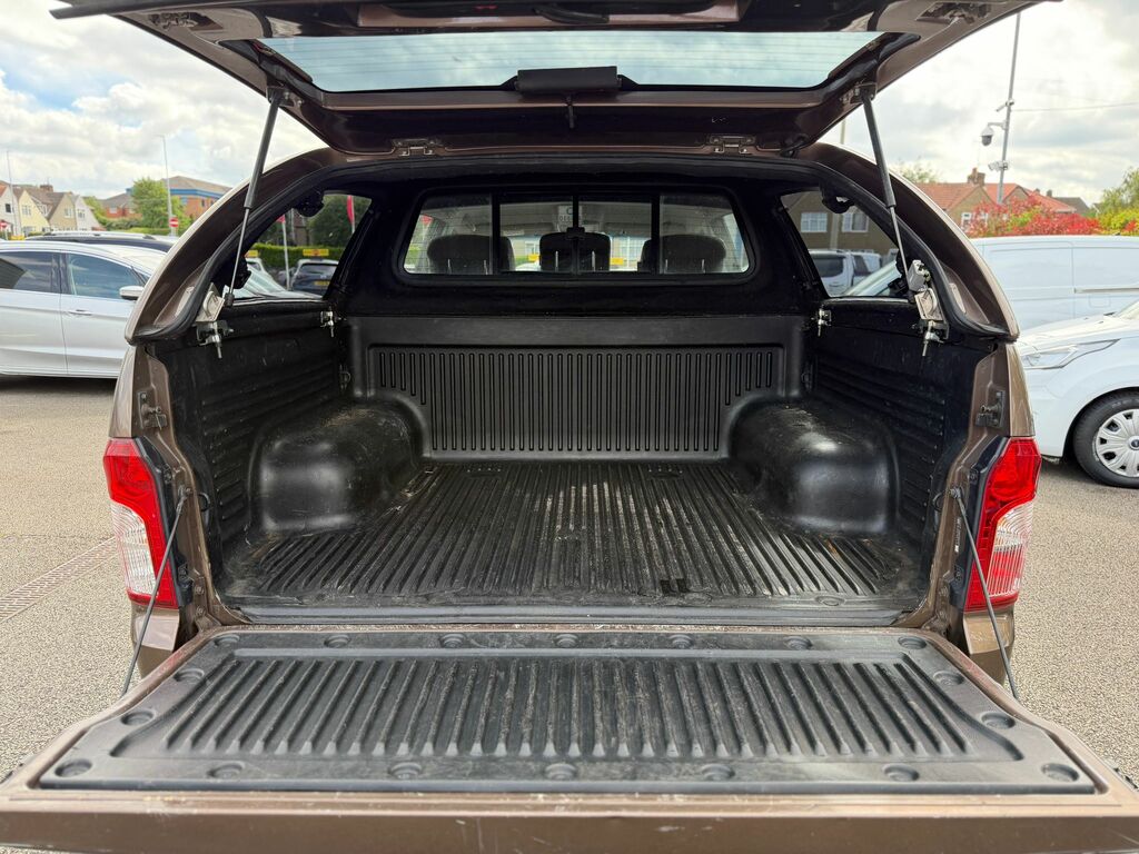 SsangYong Musso Black #9