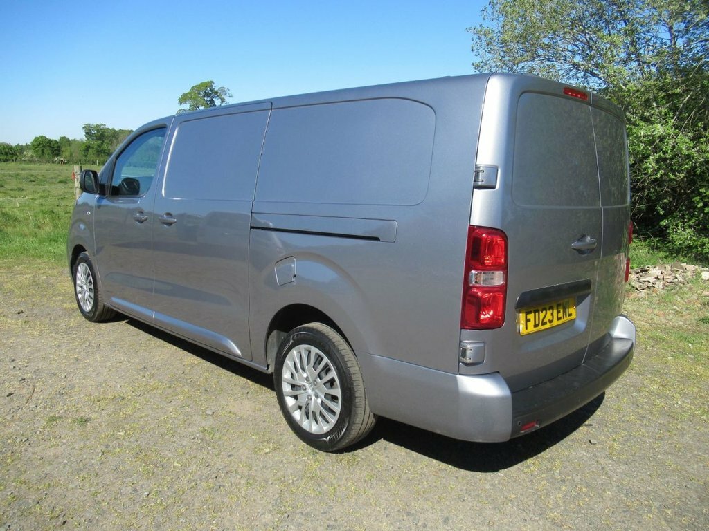 Vauxhall Vivaro 2L Pro 6Dr FD23EWL Grey #4