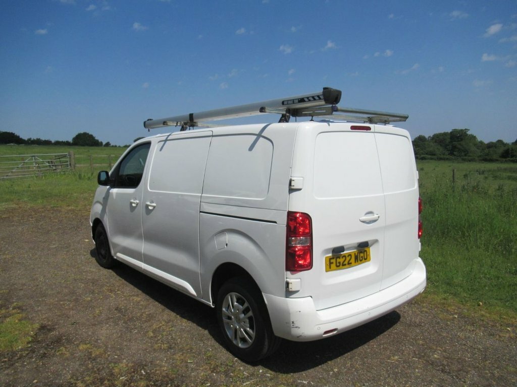 Vauxhall Vivaro 2L Sportive 6Dr FG22WGO White #5