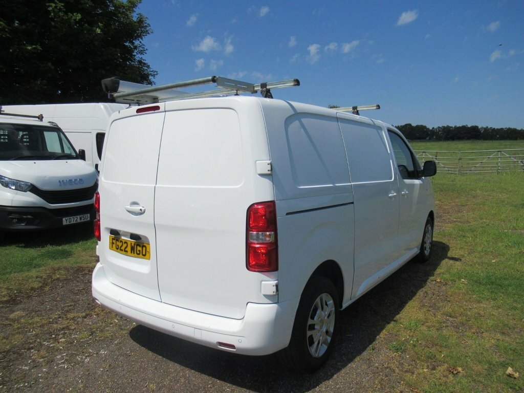 Vauxhall Vivaro 2L Sportive 6Dr FG22WGO White #3