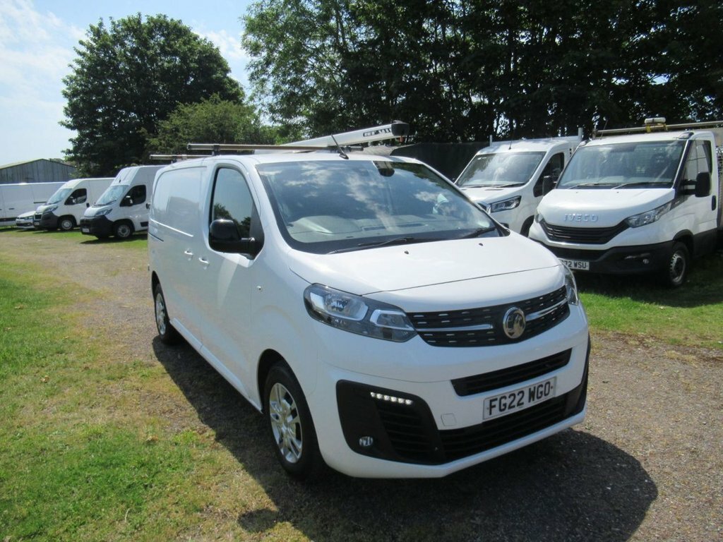 Vauxhall Vivaro 2L Sportive 6Dr FG22WGO White #2