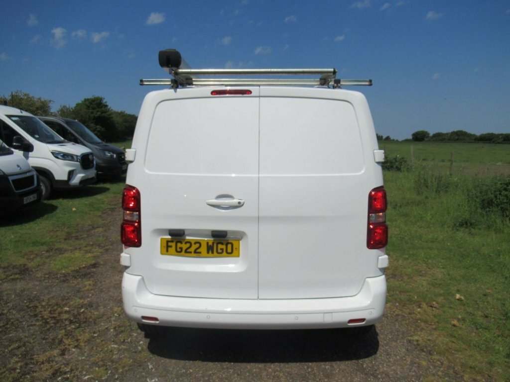 Vauxhall Vivaro 2L Sportive 6Dr FG22WGO White #4