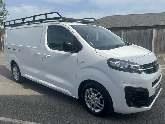 Vauxhall Vivaro 2.0 Turbo D 3100 Sportive Panel Van Man White
