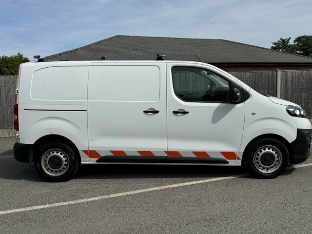Vauxhall Vivaro 1.5 Turbo D 2900 Edition Panel Van Manu White #2