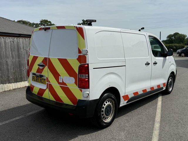 Vauxhall Vivaro 1.5 Turbo D 2900 Edition Panel Van Manu White #3