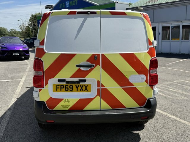 Vauxhall Vivaro 1.5 Turbo D 2900 Edition Panel Van Manu FP69YXX White #4