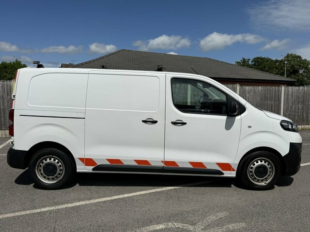 Vauxhall Vivaro 1.5 Turbo D 2900 Edition Panel Van Manu FP69YXX White #2